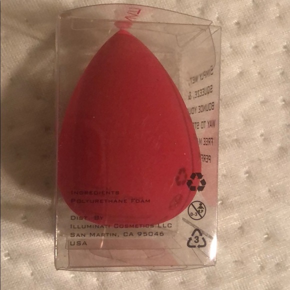 Illuminati Makeup Sponge! - Picture 4 of 10